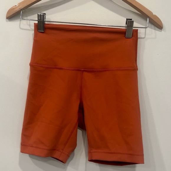 Lululemon Size 4 Shorts - Picture 1 of 3
